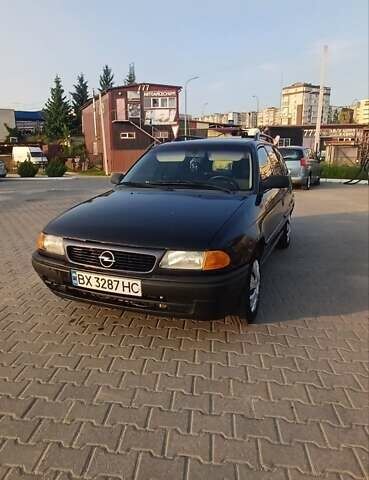 Синий Опель Астра, объемом двигателя 1.6 л и пробегом 368 тыс. км за 1400 $, фото 1 на Automoto.ua