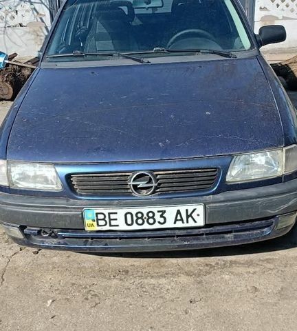 Синій Опель Астра, об'ємом двигуна 1.6 л та пробігом 260 тис. км за 2000 $, фото 1 на Automoto.ua