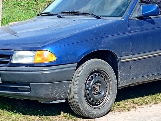 Синий Опель Астра, объемом двигателя 1.4 л и пробегом 0 тыс. км за 1500 $, фото 1 на Automoto.ua