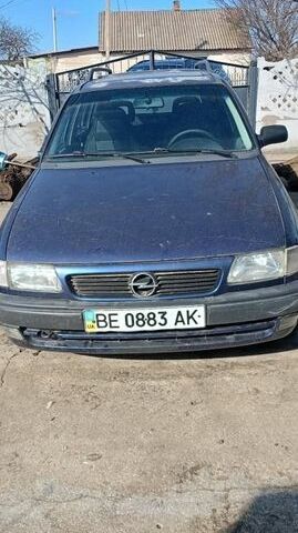 Синий Опель Астра, объемом двигателя 1.6 л и пробегом 260 тыс. км за 2100 $, фото 1 на Automoto.ua