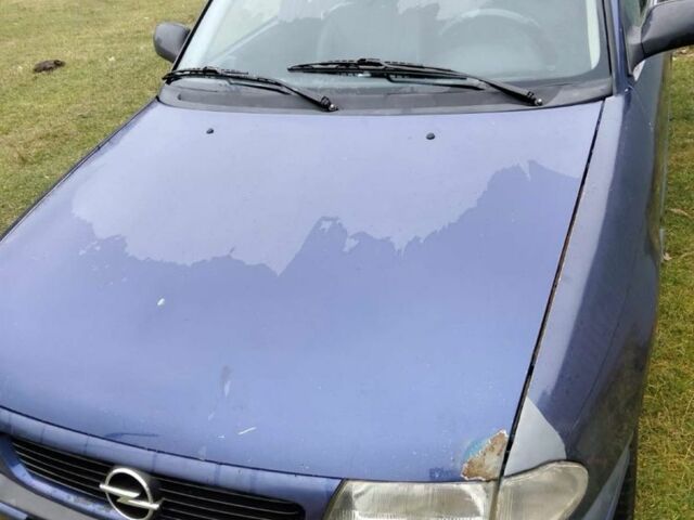 Синий Опель Астра, объемом двигателя 1.7 л и пробегом 377 тыс. км за 1350 $, фото 1 на Automoto.ua