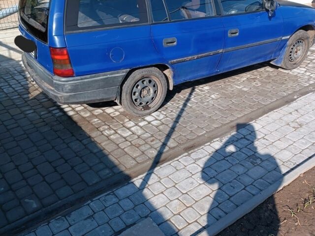 Синий Опель Астра, объемом двигателя 0 л и пробегом 352 тыс. км за 1700 $, фото 1 на Automoto.ua