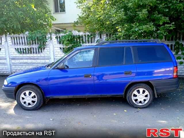 Синий Опель Астра, объемом двигателя 1.7 л и пробегом 300 тыс. км за 2200 $, фото 1 на Automoto.ua