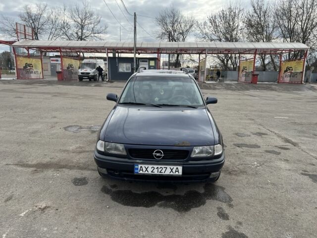 Синий Опель Астра, объемом двигателя 1.6 л и пробегом 350 тыс. км за 1700 $, фото 1 на Automoto.ua