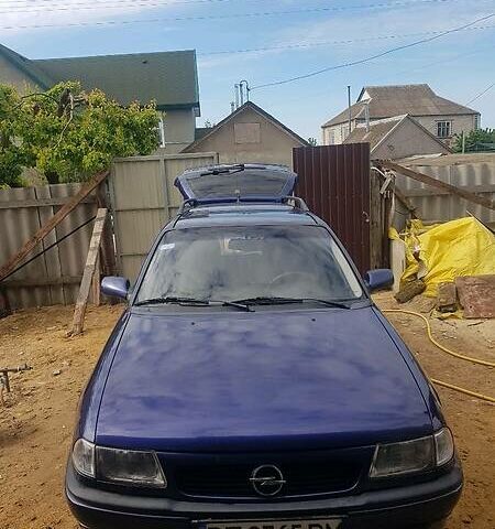 Синий Опель Астра, объемом двигателя 1.6 л и пробегом 244 тыс. км за 2100 $, фото 1 на Automoto.ua