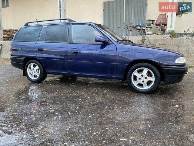 Синий Опель Астра, объемом двигателя 1.6 л и пробегом 250 тыс. км за 1450 $, фото 1 на Automoto.ua