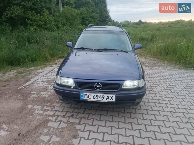 Синий Опель Астра, объемом двигателя 1.6 л и пробегом 374 тыс. км за 2100 $, фото 1 на Automoto.ua