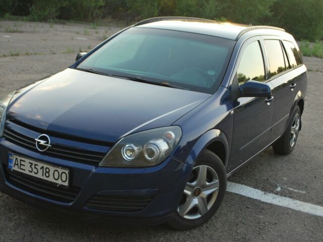 Синий Опель Астра, объемом двигателя 1.7 л и пробегом 375 тыс. км за 4200 $, фото 1 на Automoto.ua