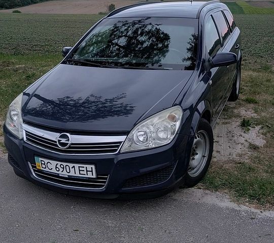 Синий Опель Астра, объемом двигателя 1.7 л и пробегом 268 тыс. км за 4600 $, фото 1 на Automoto.ua