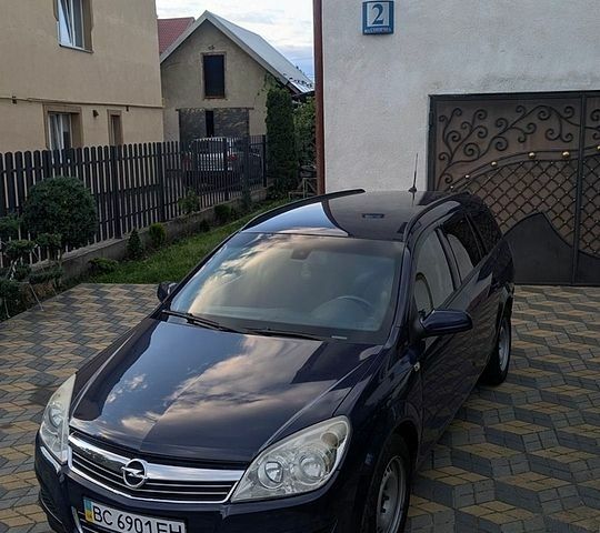 Синий Опель Астра, объемом двигателя 1.7 л и пробегом 270 тыс. км за 4600 $, фото 1 на Automoto.ua