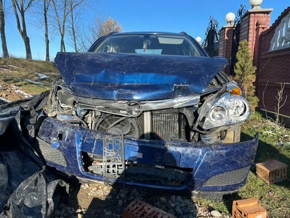 Синий Опель Астра, объемом двигателя 1.2 л и пробегом 238 тыс. км за 2683 $, фото 1 на Automoto.ua