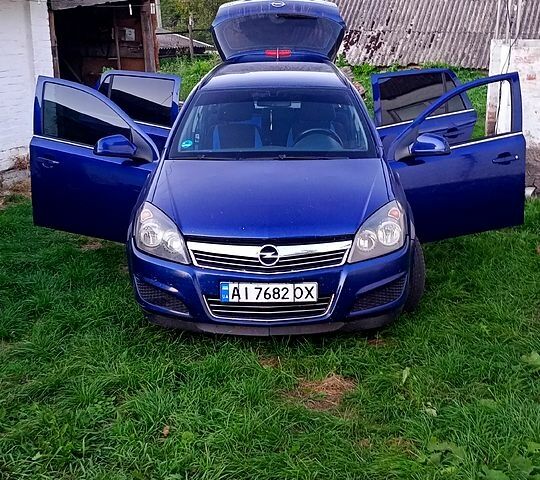 Синий Опель Астра, объемом двигателя 1.7 л и пробегом 237 тыс. км за 5300 $, фото 1 на Automoto.ua