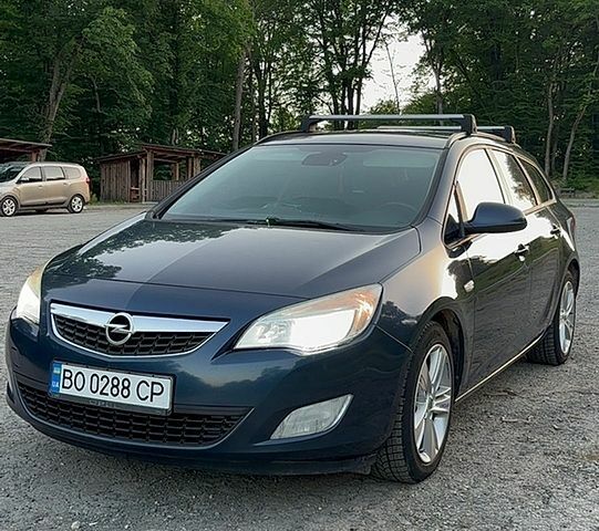Синий Опель Астра, объемом двигателя 1.7 л и пробегом 240 тыс. км за 6400 $, фото 1 на Automoto.ua