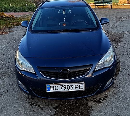 Синій Опель Астра, об'ємом двигуна 1.2 л та пробігом 187 тис. км за 6000 $, фото 1 на Automoto.ua