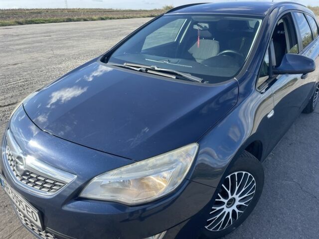 Синий Опель Астра, объемом двигателя 1.7 л и пробегом 220 тыс. км за 7200 $, фото 1 на Automoto.ua