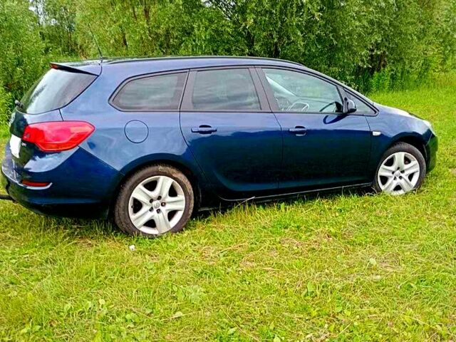Синий Опель Астра, объемом двигателя 1.7 л и пробегом 200 тыс. км за 6800 $, фото 1 на Automoto.ua