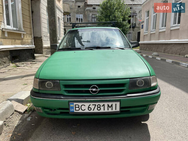 Зеленый Опель Астра, объемом двигателя 1.8 л и пробегом 370 тыс. км за 2000 $, фото 1 на Automoto.ua
