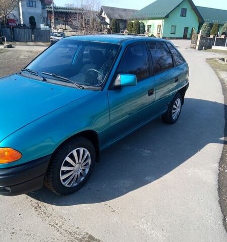 Зеленый Опель Астра, объемом двигателя 1.6 л и пробегом 288 тыс. км за 1650 $, фото 1 на Automoto.ua