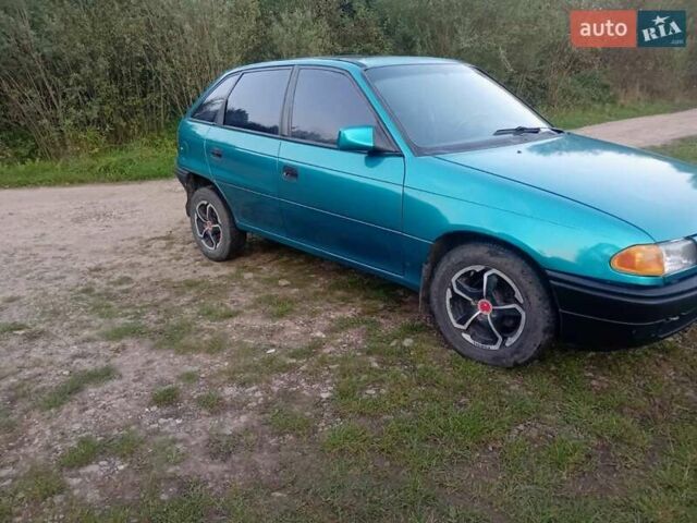 Зеленый Опель Астра, объемом двигателя 1.6 л и пробегом 250 тыс. км за 1699 $, фото 1 на Automoto.ua