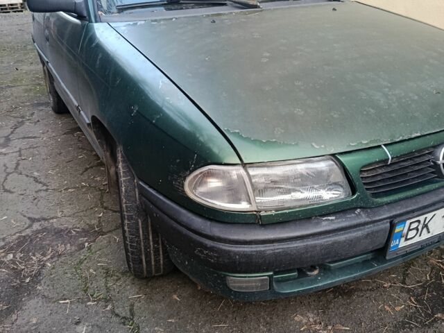 Зелений Опель Астра, об'ємом двигуна 1.4 л та пробігом 250 тис. км за 900 $, фото 1 на Automoto.ua