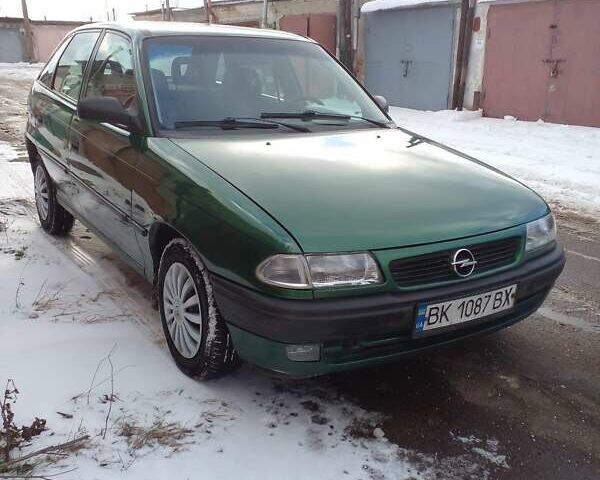 Зелений Опель Астра, об'ємом двигуна 1.4 л та пробігом 342 тис. км за 1500 $, фото 1 на Automoto.ua