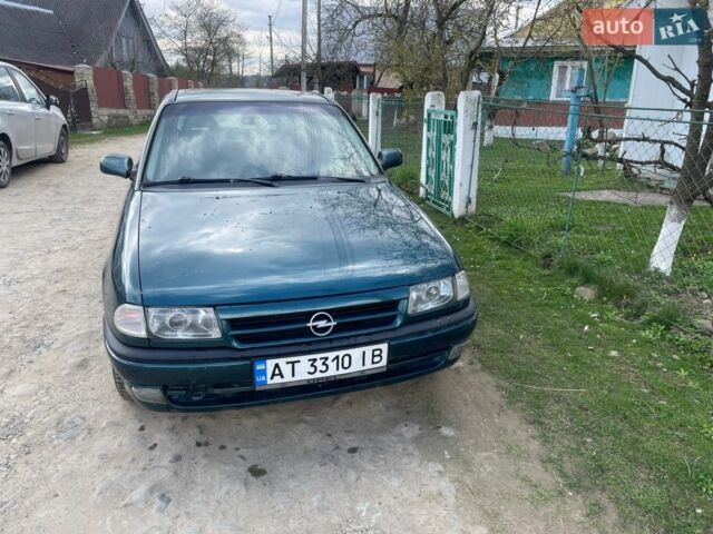 Зеленый Опель Астра, объемом двигателя 1.6 л и пробегом 345 тыс. км за 1700 $, фото 1 на Automoto.ua