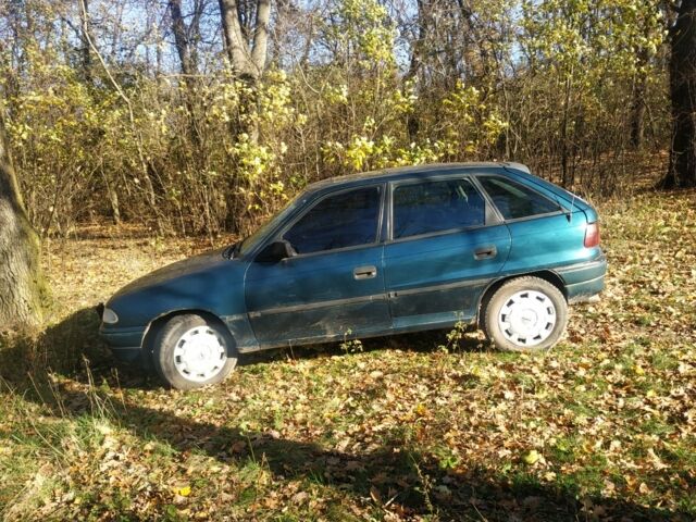 Зеленый Опель Астра, объемом двигателя 1 л и пробегом 380 тыс. км за 1500 $, фото 1 на Automoto.ua