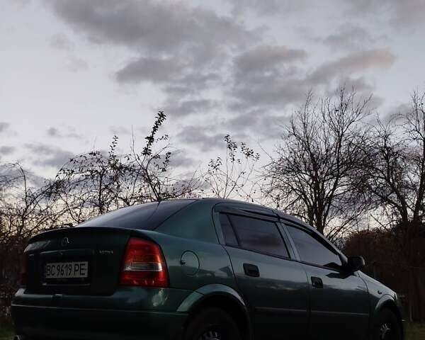 Зеленый Опель Астра, объемом двигателя 1.6 л и пробегом 293 тыс. км за 2800 $, фото 1 на Automoto.ua