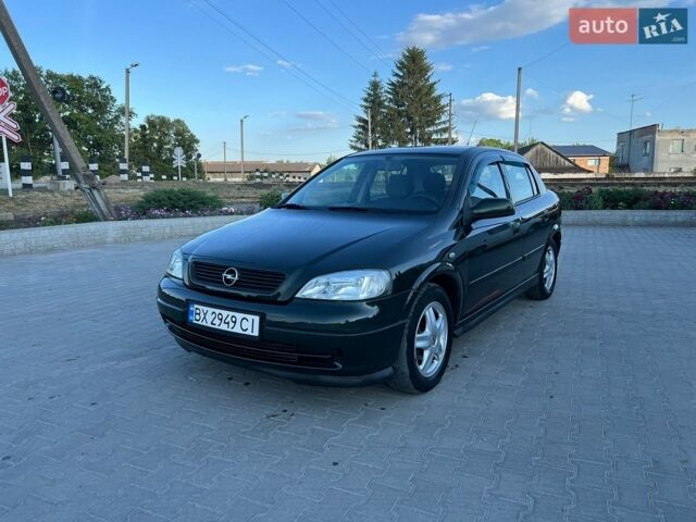 Зеленый Опель Астра, объемом двигателя 1.4 л и пробегом 300 тыс. км за 2450 $, фото 1 на Automoto.ua