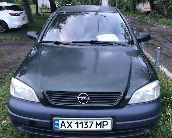 Зеленый Опель Астра, объемом двигателя 1.6 л и пробегом 300 тыс. км за 3300 $, фото 1 на Automoto.ua