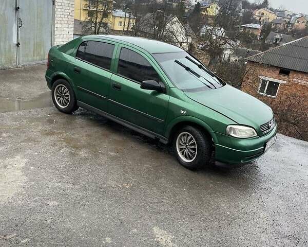 Зеленый Опель Астра, объемом двигателя 1.4 л и пробегом 300 тыс. км за 2500 $, фото 1 на Automoto.ua