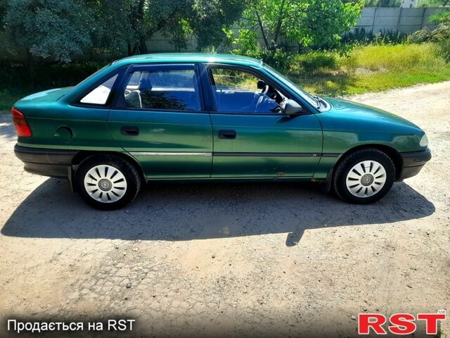 Зелений Опель Астра, об'ємом двигуна 1.4 л та пробігом 211 тис. км за 1500 $, фото 1 на Automoto.ua