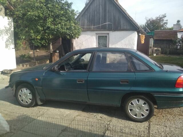 Зелений Опель Астра, об'ємом двигуна 0 л та пробігом 123 тис. км за 600 $, фото 1 на Automoto.ua