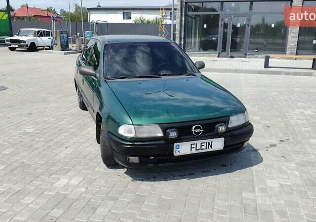 Зеленый Опель Астра, объемом двигателя 1.4 л и пробегом 400 тыс. км за 1700 $, фото 1 на Automoto.ua