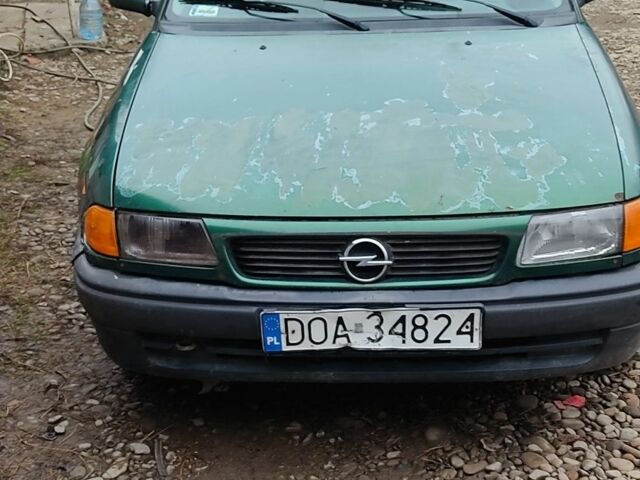 Зеленый Опель Астра, объемом двигателя 1 л и пробегом 366 тыс. км за 500 $, фото 1 на Automoto.ua