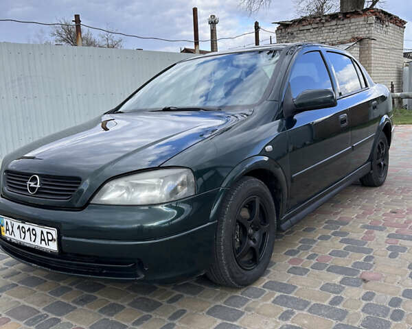 Зеленый Опель Астра, объемом двигателя 1.4 л и пробегом 262 тыс. км за 4000 $, фото 1 на Automoto.ua