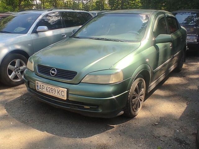 Зеленый Опель Астра, объемом двигателя 1.4 л и пробегом 330 тыс. км за 3000 $, фото 1 на Automoto.ua