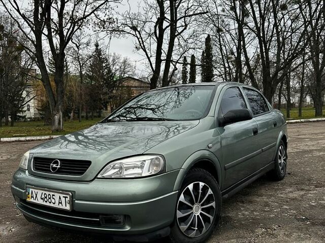 Зеленый Опель Астра, объемом двигателя 1.4 л и пробегом 230 тыс. км за 4000 $, фото 1 на Automoto.ua