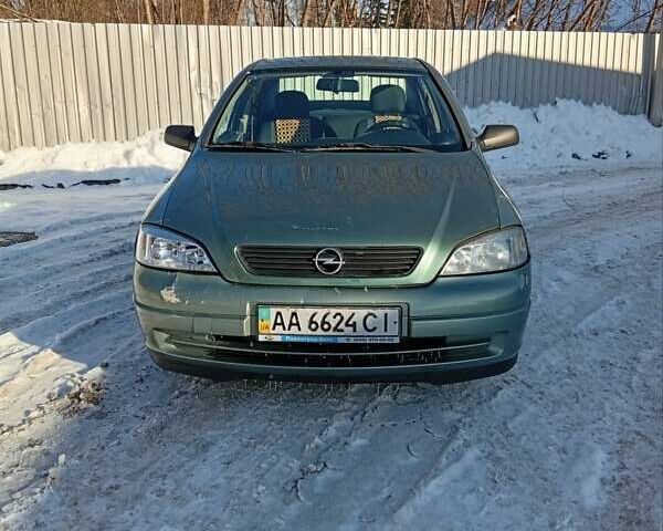 Зеленый Опель Астра, объемом двигателя 1.36 л и пробегом 268 тыс. км за 3000 $, фото 1 на Automoto.ua