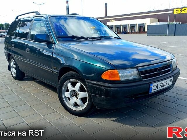 Зеленый Опель Астра, объемом двигателя 1.6 л и пробегом 280 тыс. км за 2500 $, фото 1 на Automoto.ua