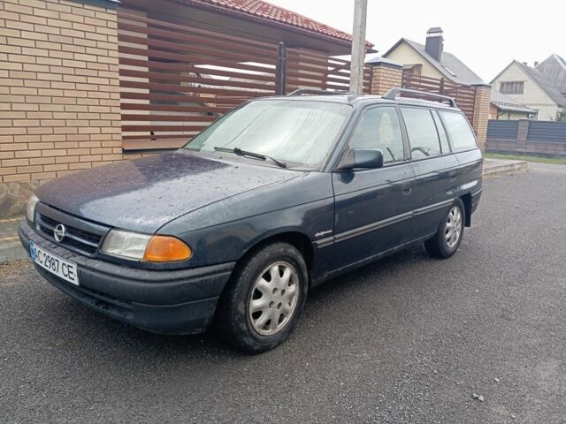 Зеленый Опель Астра, объемом двигателя 1.6 л и пробегом 175 тыс. км за 1500 $, фото 1 на Automoto.ua