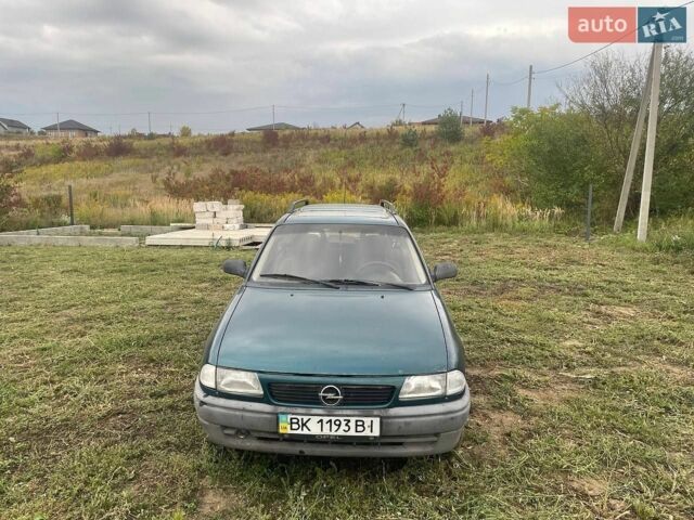 Зелений Опель Астра, об'ємом двигуна 1.6 л та пробігом 472 тис. км за 1300 $, фото 1 на Automoto.ua