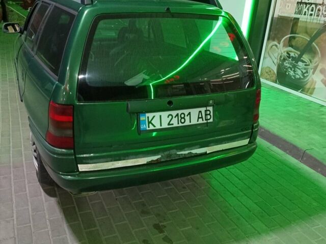 Зеленый Опель Астра, объемом двигателя 1.6 л и пробегом 259 тыс. км за 1600 $, фото 1 на Automoto.ua