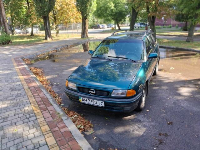 Зеленый Опель Астра, объемом двигателя 1.6 л и пробегом 259 тыс. км за 1600 $, фото 1 на Automoto.ua