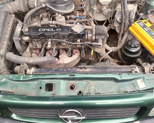 Зеленый Опель Астра, объемом двигателя 1.6 л и пробегом 30 тыс. км за 2000 $, фото 1 на Automoto.ua