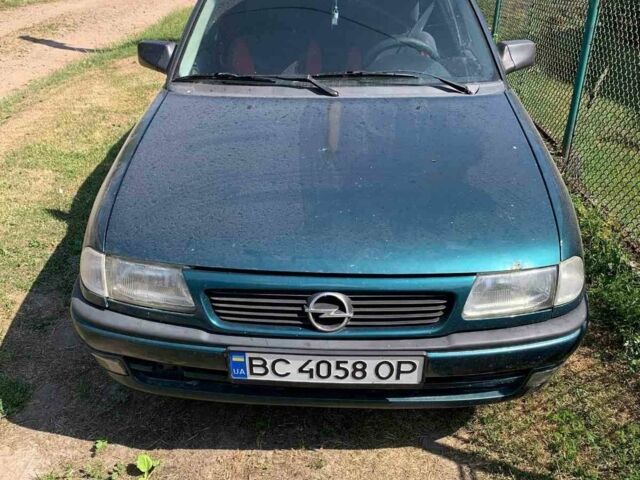 Зеленый Опель Астра, объемом двигателя 1.6 л и пробегом 220 тыс. км за 1407 $, фото 1 на Automoto.ua