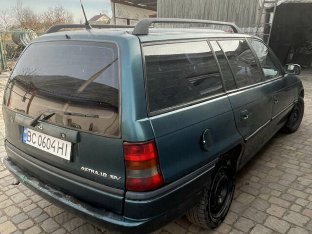 Зеленый Опель Астра, объемом двигателя 1.6 л и пробегом 255 тыс. км за 1900 $, фото 1 на Automoto.ua