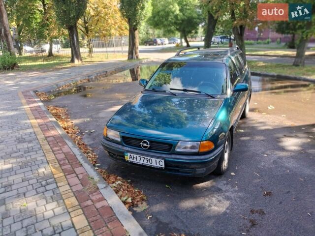 Зеленый Опель Астра, объемом двигателя 1.6 л и пробегом 259 тыс. км за 1700 $, фото 1 на Automoto.ua