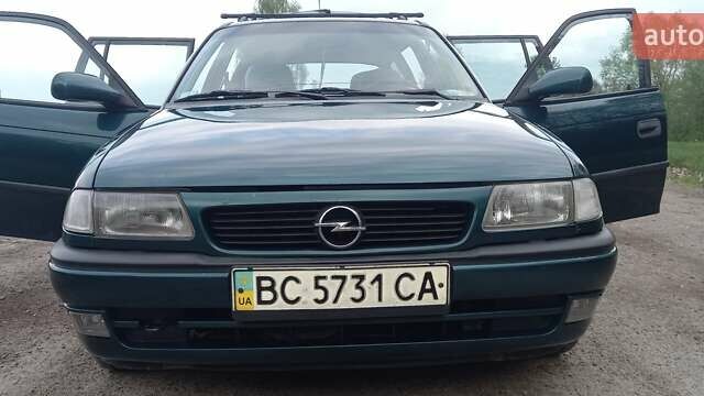 Зеленый Опель Астра, объемом двигателя 1.6 л и пробегом 336 тыс. км за 1500 $, фото 1 на Automoto.ua