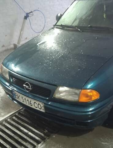 Зелений Опель Астра, об'ємом двигуна 1.6 л та пробігом 247 тис. км за 2000 $, фото 1 на Automoto.ua